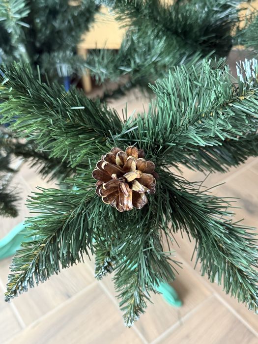 штучна ялинка 180см з шишками та снігом