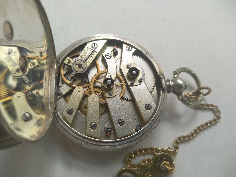 Невеликий срібний декоративний циліндрик