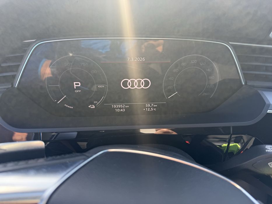 Audi e-tron 55 quattro - com Teste e Certificado de baterias