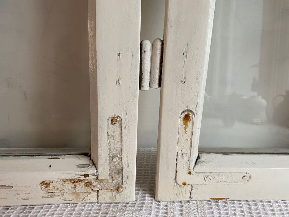 Stare drewniane skrzydła okienne łukowe