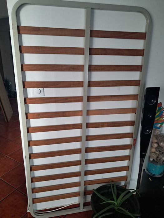 Cama de ferro solteiro