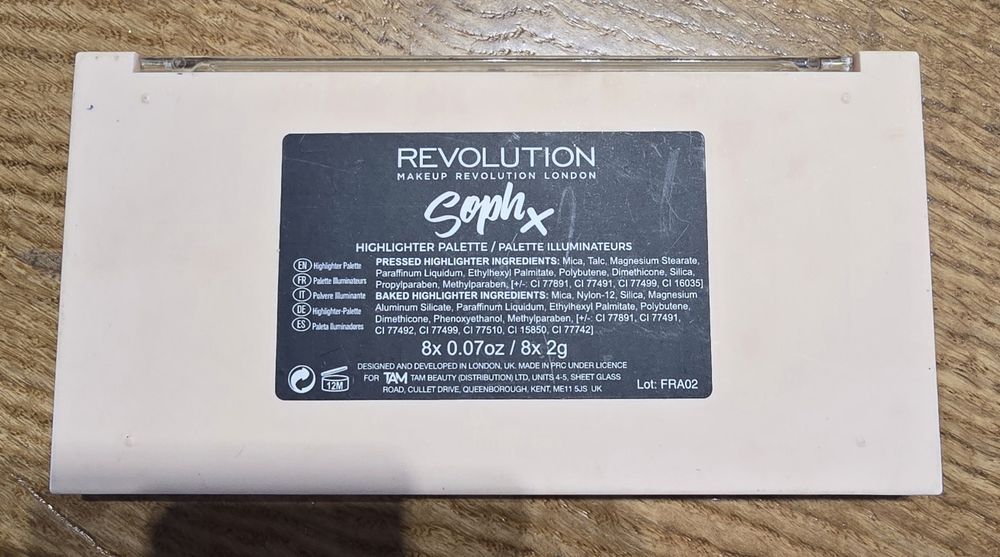 Revolution paleta rozświetlaczy
