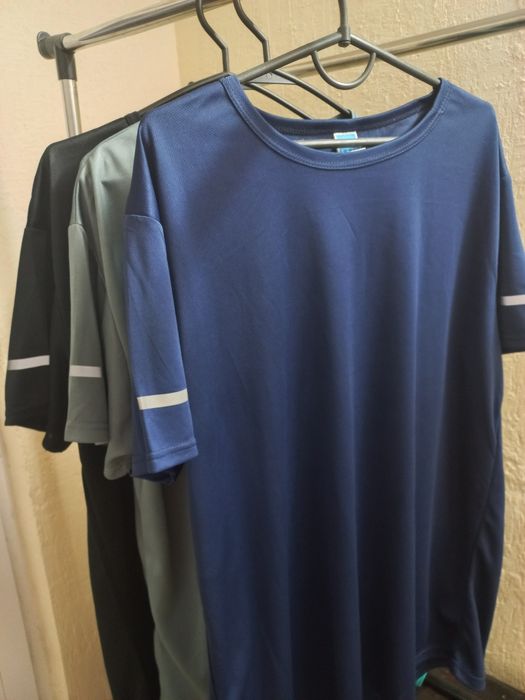 Футболки нові  дихаючі