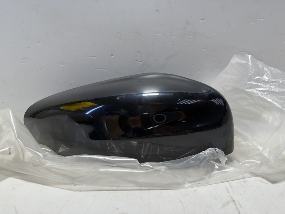 Volvo XC60 obudowa lusterka prawa lift NOWA