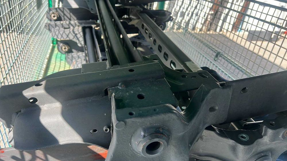 Нова оригінальна Задня балка Рено Трафік 2, 3