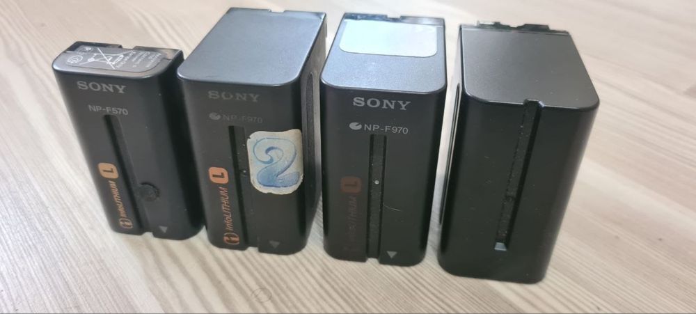 Видеокамера Sony AX2000E