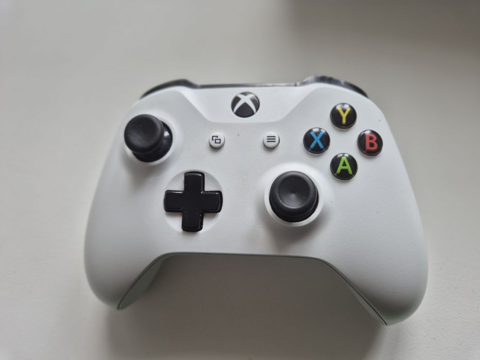 Xbox One S 1t 2 pady ładowarka, akumulatorki do padów zestaw gier