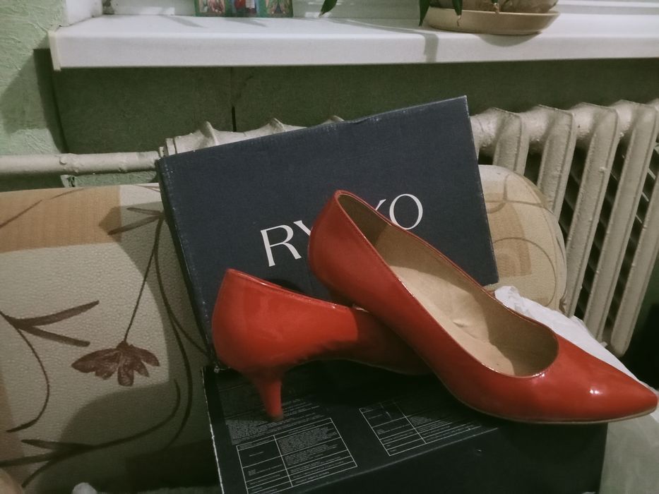 Продам туфли лодочки