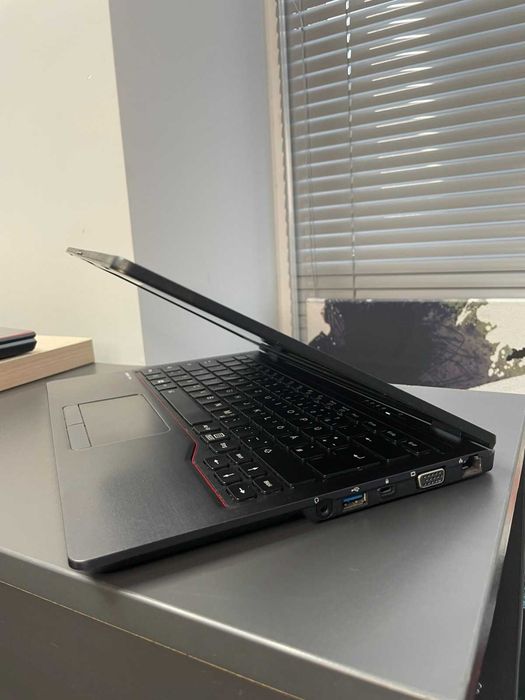 Fujitsu LifeBook U7311: тонкий, легкий, з LTE/4G для роботи у дорозі