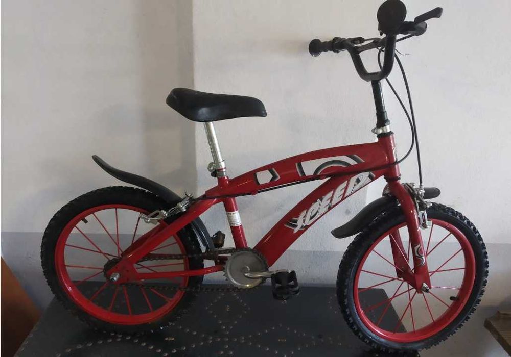 Bicicleta vermelha para Criança dos 5 aos 8 anos