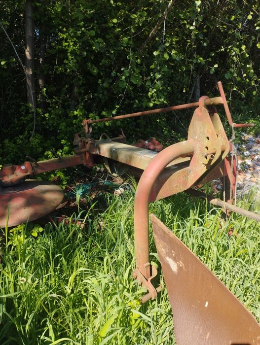 Tenho disponível para troca conjunto de alfaias agrícolas