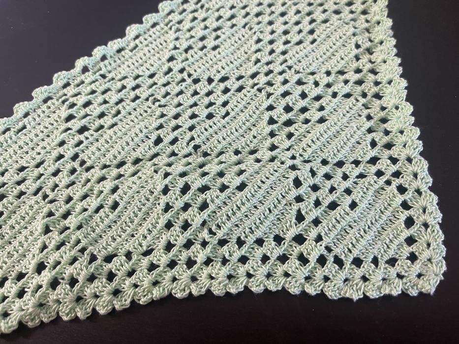 Bandana de coração em cronchê verde
