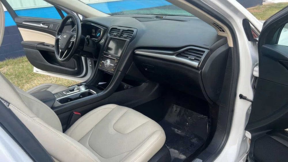 Ford Fusion Hybrid Titanium      2018