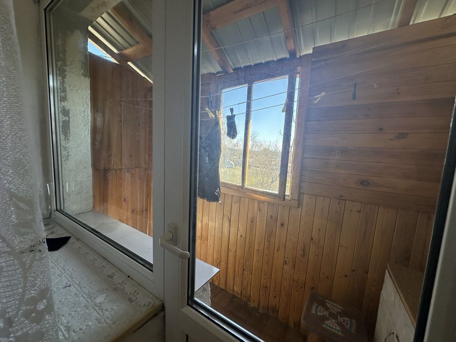 Продаю квартиру Коржі Київська обсласть  площа 61м2, 3-кімнатна квартира 4й поверх індивідуальне газове опалення Житловий стан 29000$