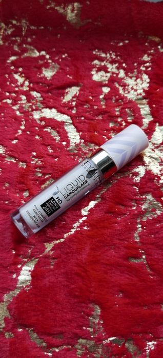 Korektor kryjący Eveline 02 Light Vanilla