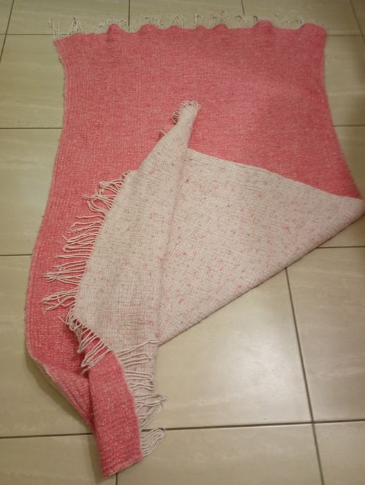 Mięciutki cukierkowy dywanik /chodnik.