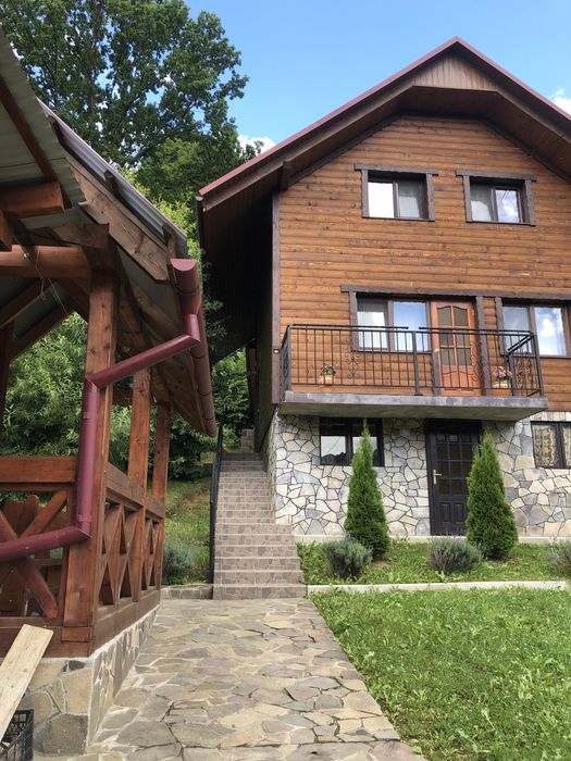 Здається будиночок. Баня і чан є на території