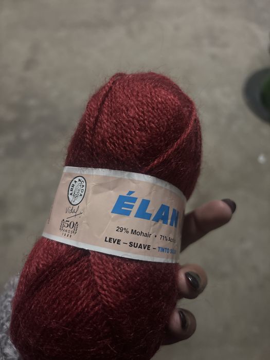 Novelos “Arrancada Élan” vermelho escuro 50 grs 29% mohair 71% acrílic