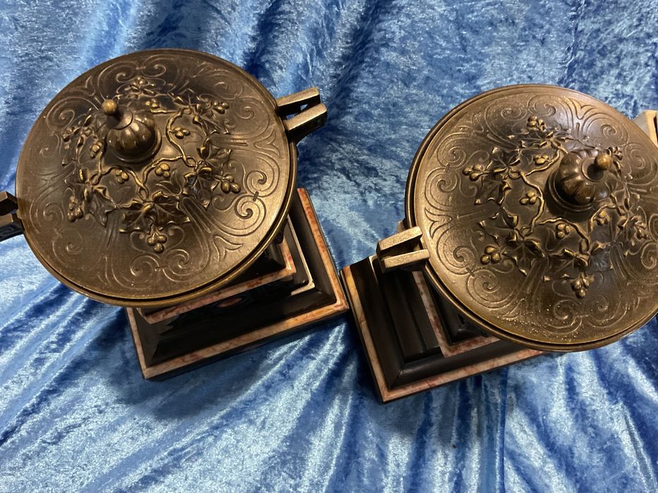 Bronze par French marble taxas cassolettes altura 27 cm