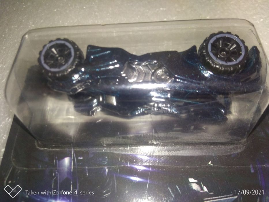 Die-cast Carro 2014 hot wheels batman : arkham knigth batmobile Selado
