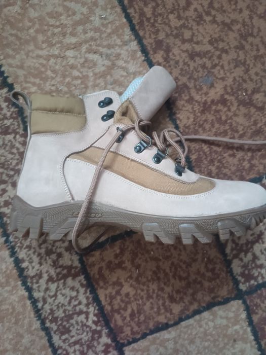 Продам берці нові