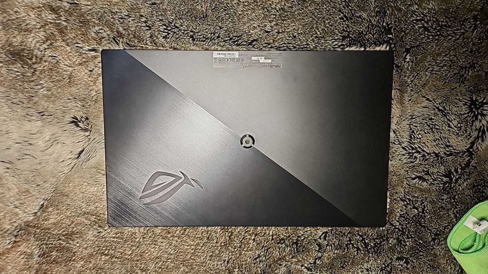 Monitor Portátil ASUS ROG XG17AHPE 17.3'' - Gaming em Qualquer Lugar!