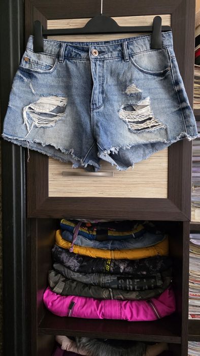 Spodenki jeansowe damskie z dziurami Only  28.