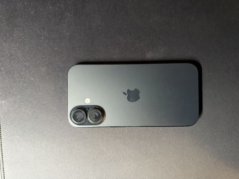 iPhone 16 bateria 93%