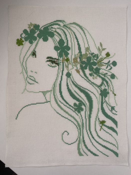 Вишивка ручної роботи «Дівчина весна»