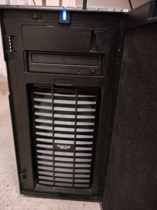 Komputer do gier / pracy albo serwera NAS. 12 Rdzeń  / 16 GB DDR4 RAM