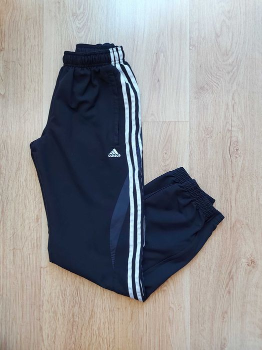 Spodnie dresowe chłopięce Adidas. Rozmiar 164