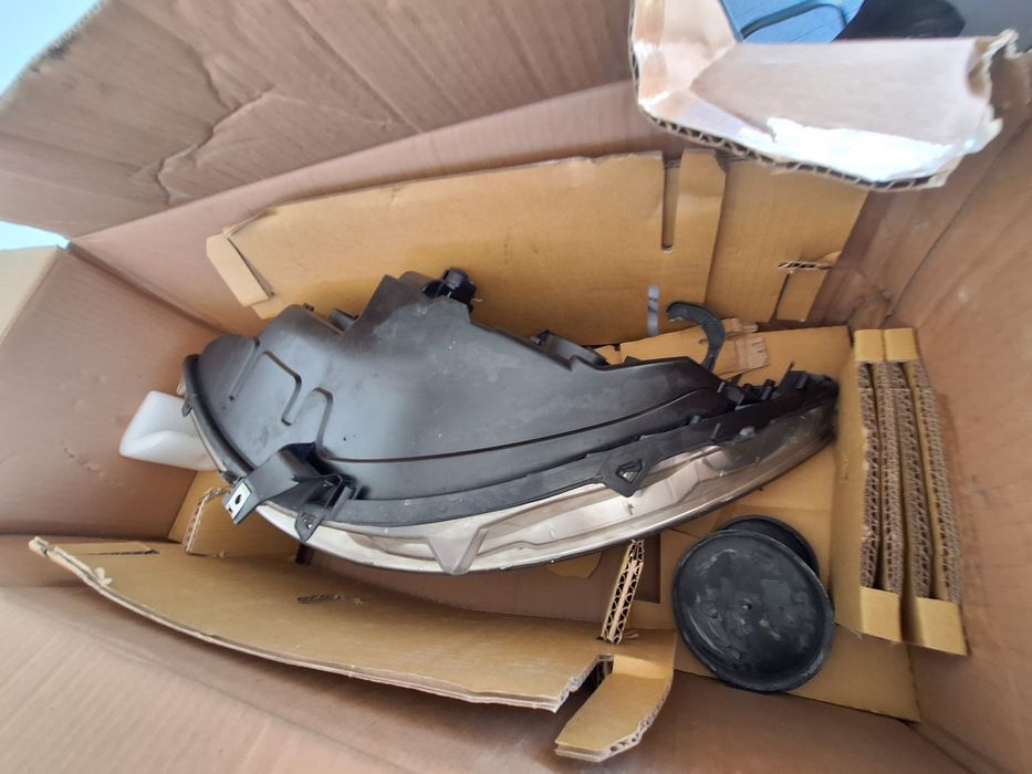 Faróis para PEUGEOT 308 SW de 2009 a 2011