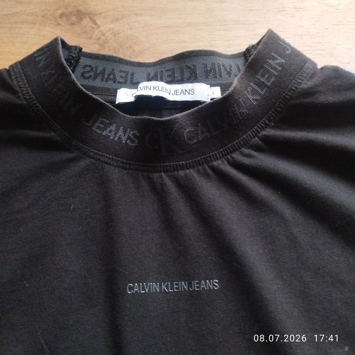 Футболка унісекс від Calvin Klein.
