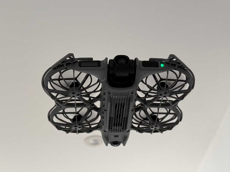 Drone DJI Neo 2 com baterias e hub