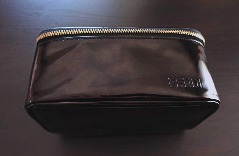 Kosmetyczka kuferek Fendi