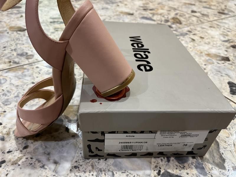 Шкіряні босоніжки на підборах світло рожеві