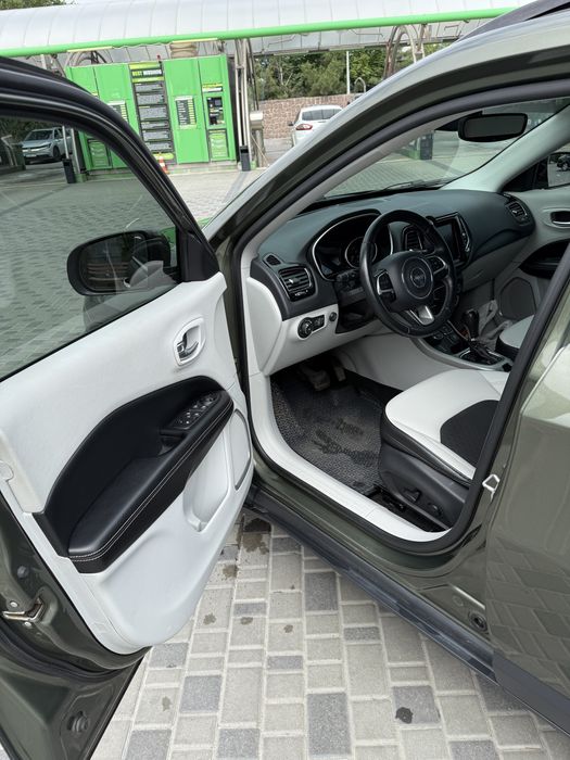 Продам Jeep Compass