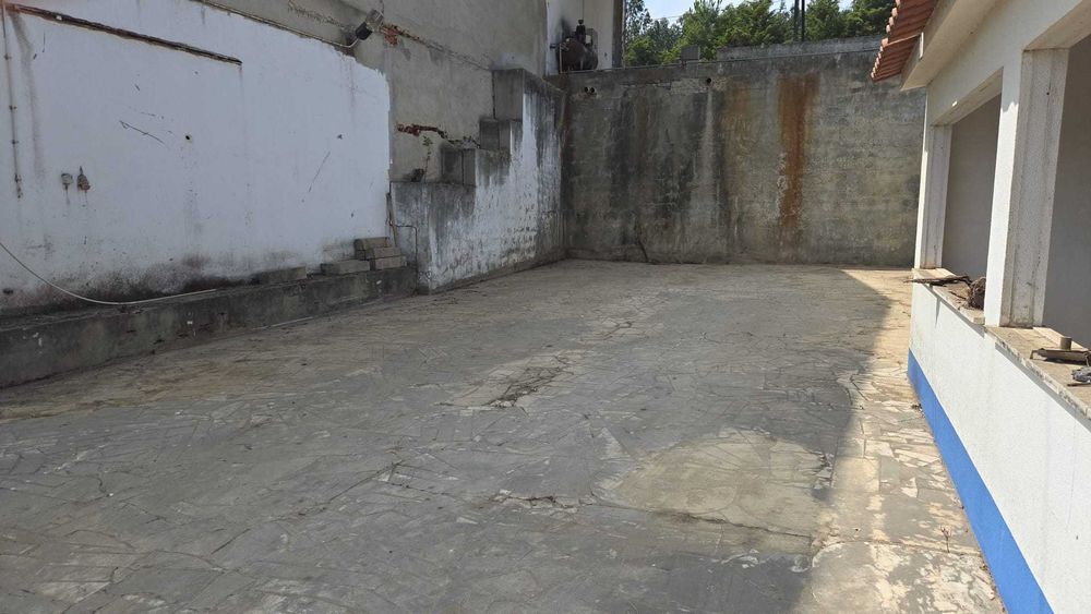 Moradia com cerca de 200m2 - Aldeia Nova