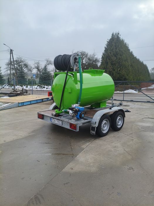 Beczkowóz 2000 litrów, DMC 2700 kg. Mocna pompa, zwijak , mocny wąż