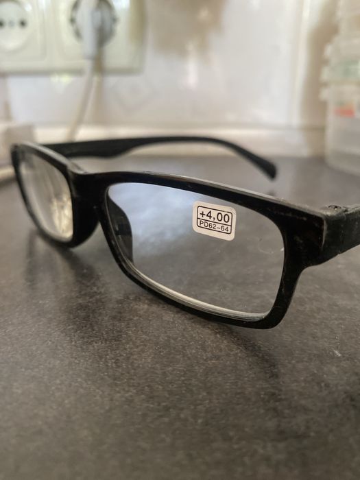 Окуляри для зору +4