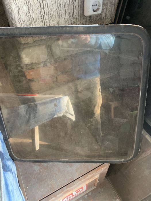 Стекла боковые на мерседес спринтер