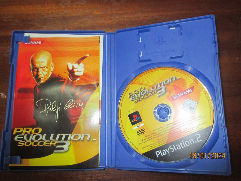 3 jogos para Playstation 2 - FIFA 07 e Pro evolution soccer 3 e 5