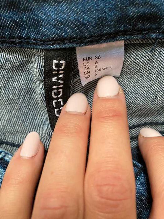 Spodnie rurki jeansy z wysokim stanem granatowe marmurki H&M S