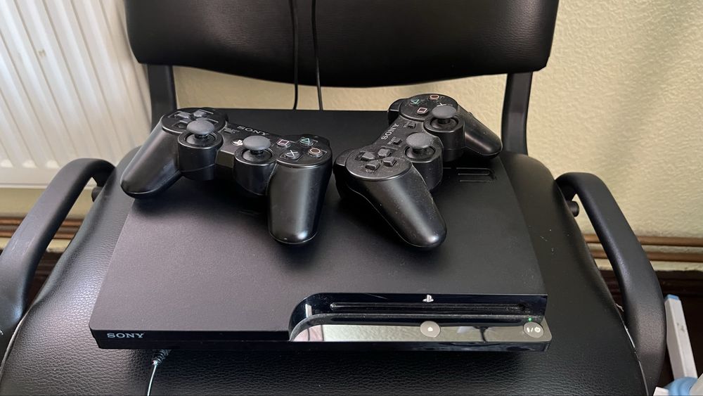 Ігрова приставка sony playstation 3 slim 320 GB +2 джойстика +25 ігор
