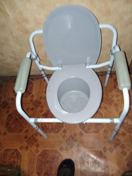 Кресло туалет для инвалидов