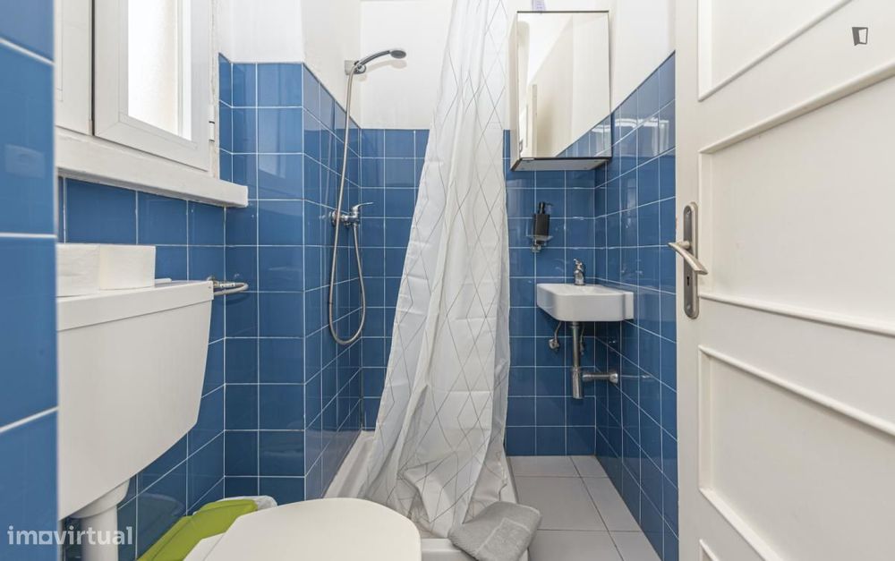 Quarto - localizado em Sete Rios Lisbon