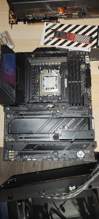 Płyta główna Asus rog strix x670e-e gaming wi fi (gwarancja16.12.2026)