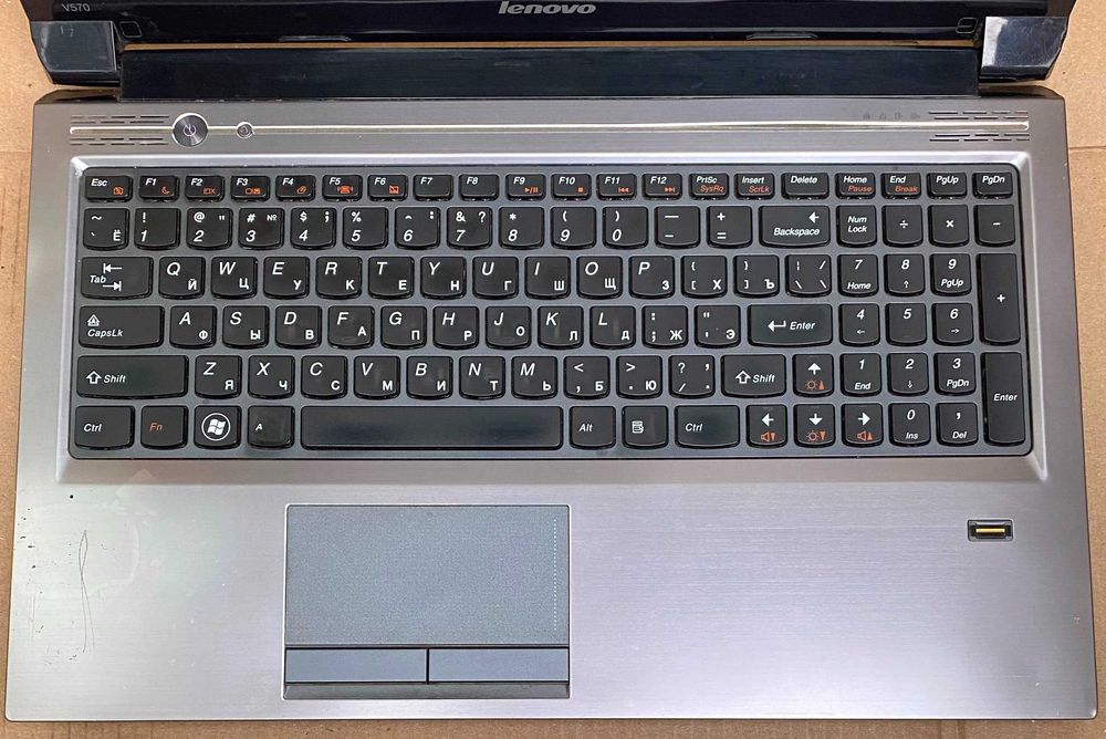 Ігровий Ноутбук Lenovo V570 i5-2520M RAM 8Gb HDD 500G GeForce 540M 2Gb