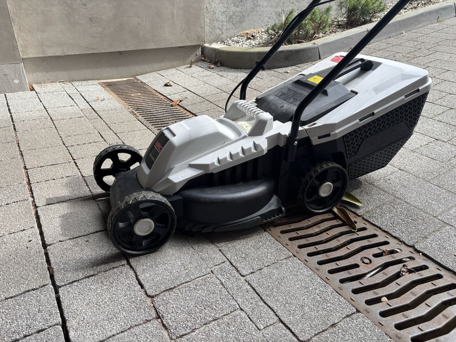 Kosiarka NAC 1200w 32cm