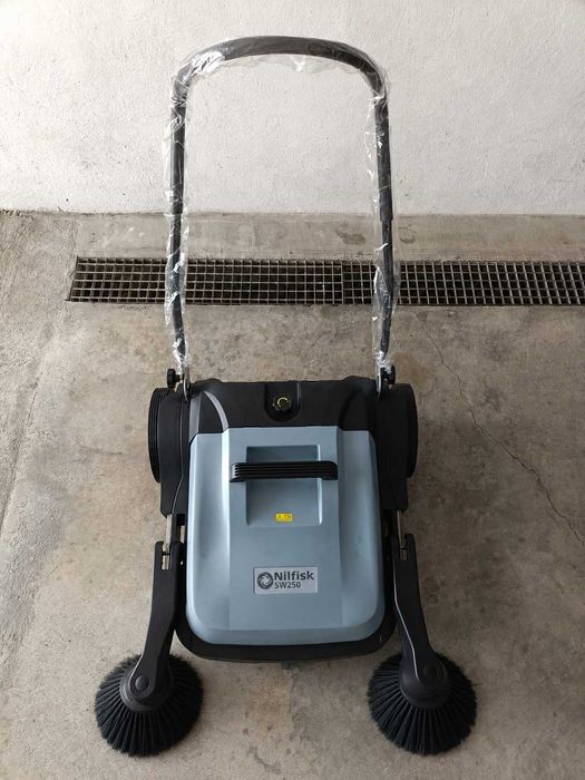 Varredora Nilfisk SW250 NOVA
